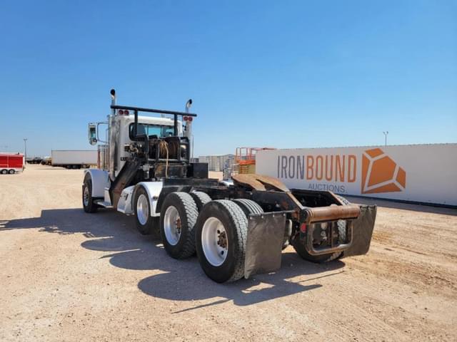 Image of Peterbilt 388 equipment image 2