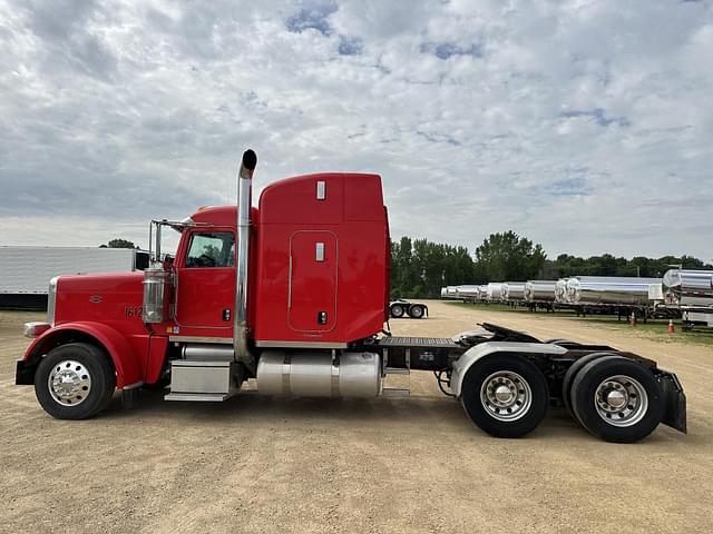 Image of Peterbilt 389 equipment image 1