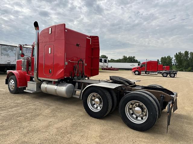 Image of Peterbilt 389 equipment image 2