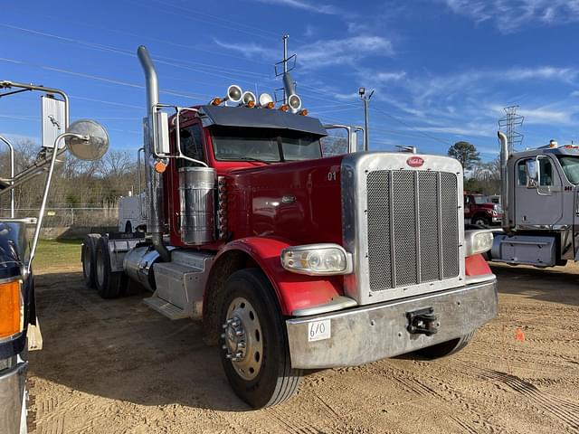 Image of Peterbilt 389 equipment image 4