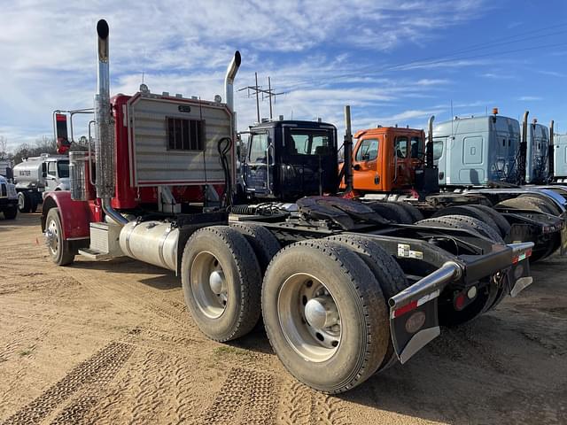 Image of Peterbilt 389 equipment image 1