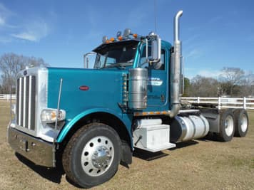 Main image Peterbilt 389