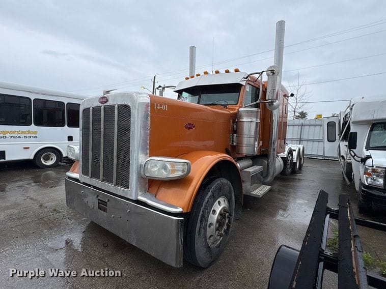 2014 Peterbilt 389 Equipment Image0