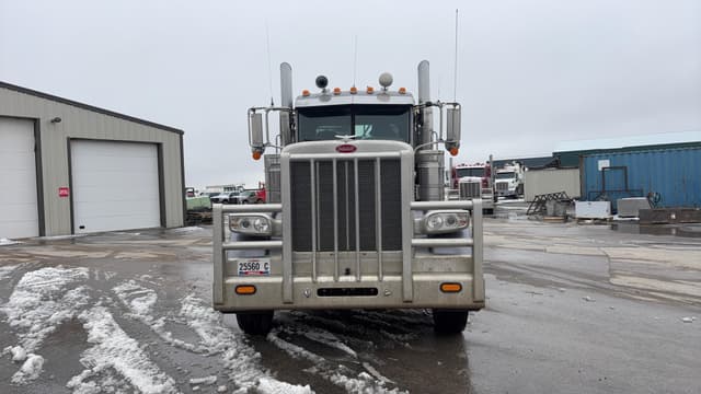 Image of Peterbilt 389 equipment image 1