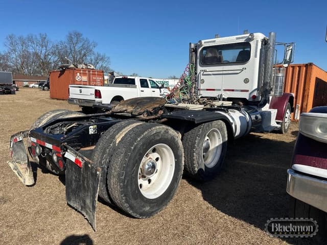 Image of Peterbilt 389 equipment image 3