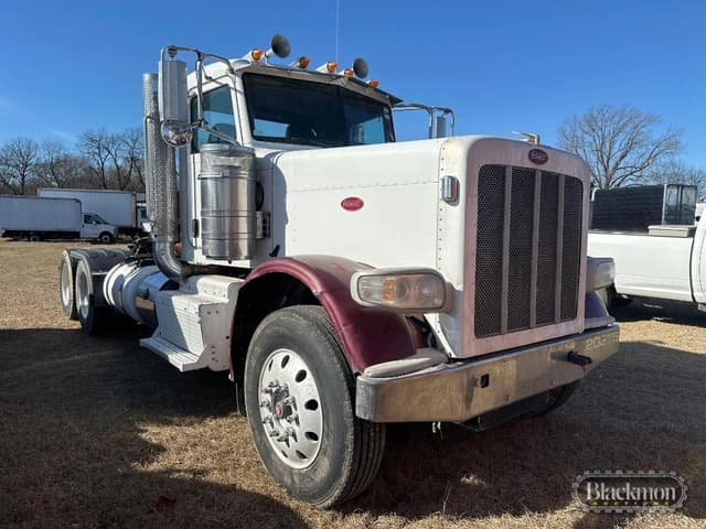 Image of Peterbilt 389 equipment image 4