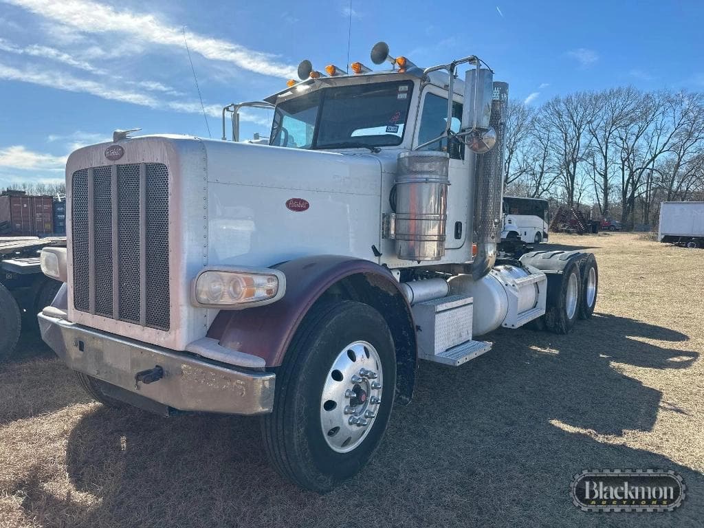 Image of Peterbilt 389 Primary image