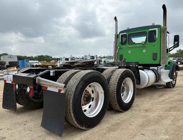 Image of Peterbilt 567 equipment image 3