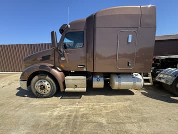 Main image Peterbilt 579