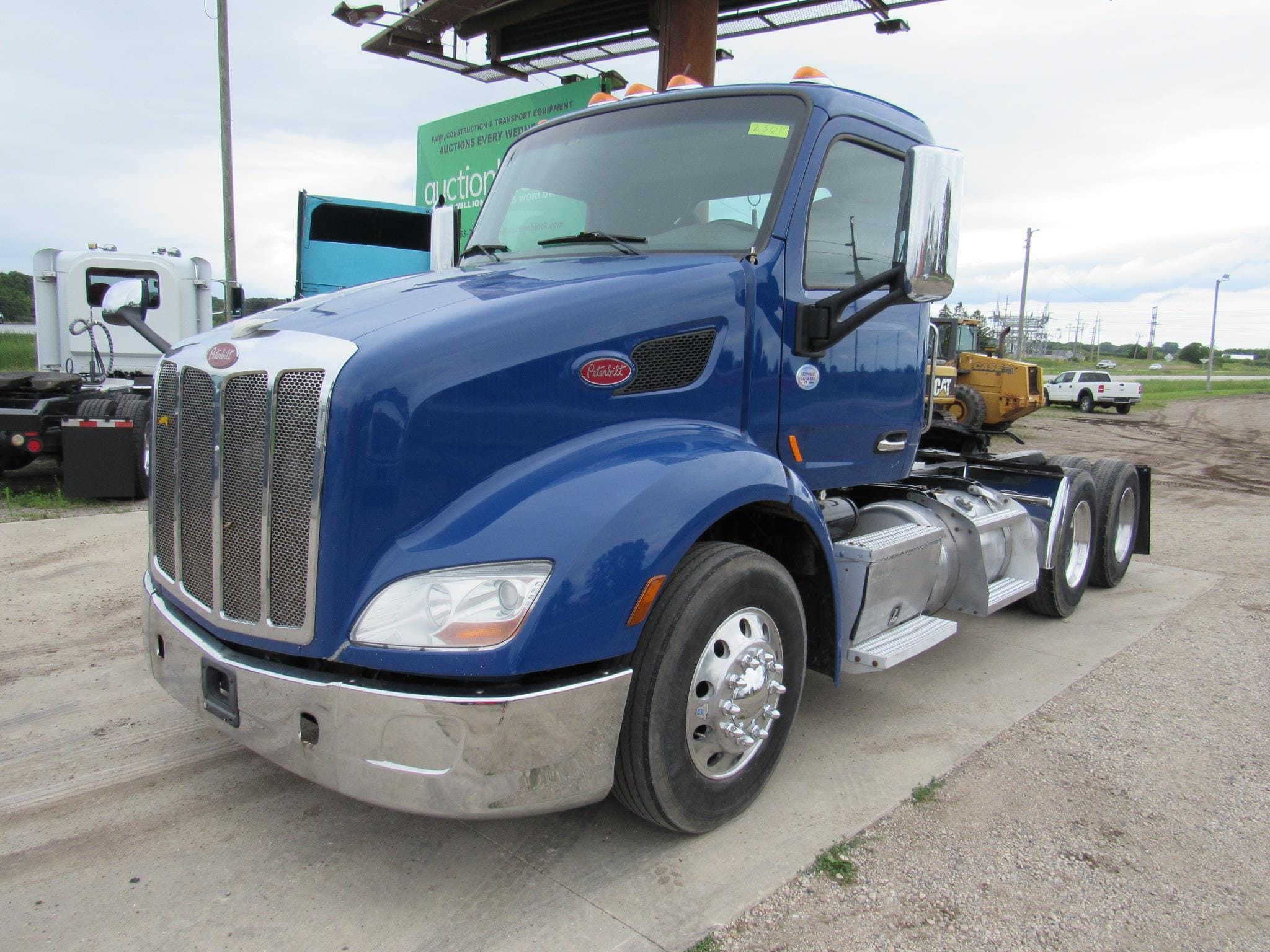 2014 Peterbilt 579 Equipment Image0