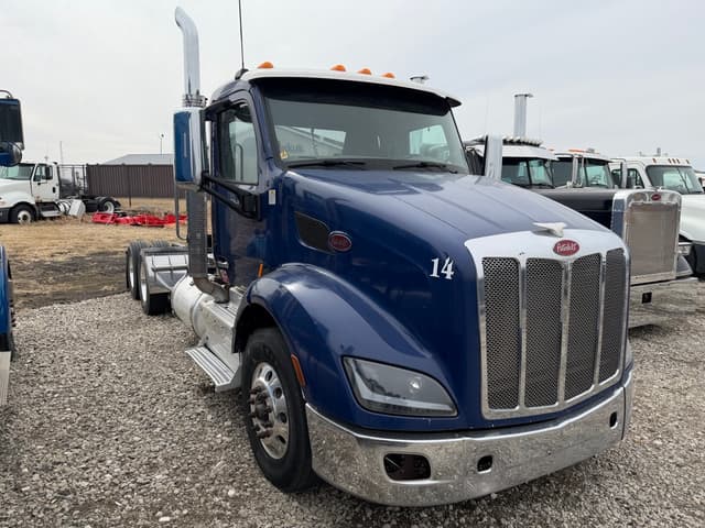 Image of Peterbilt 579 equipment image 2