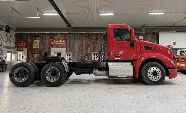 Image of Peterbilt 579 equipment image 1
