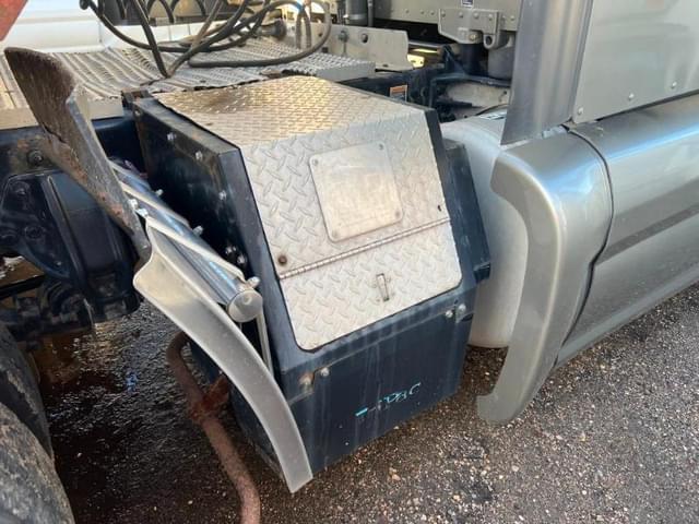 Image of Peterbilt 579 equipment image 4