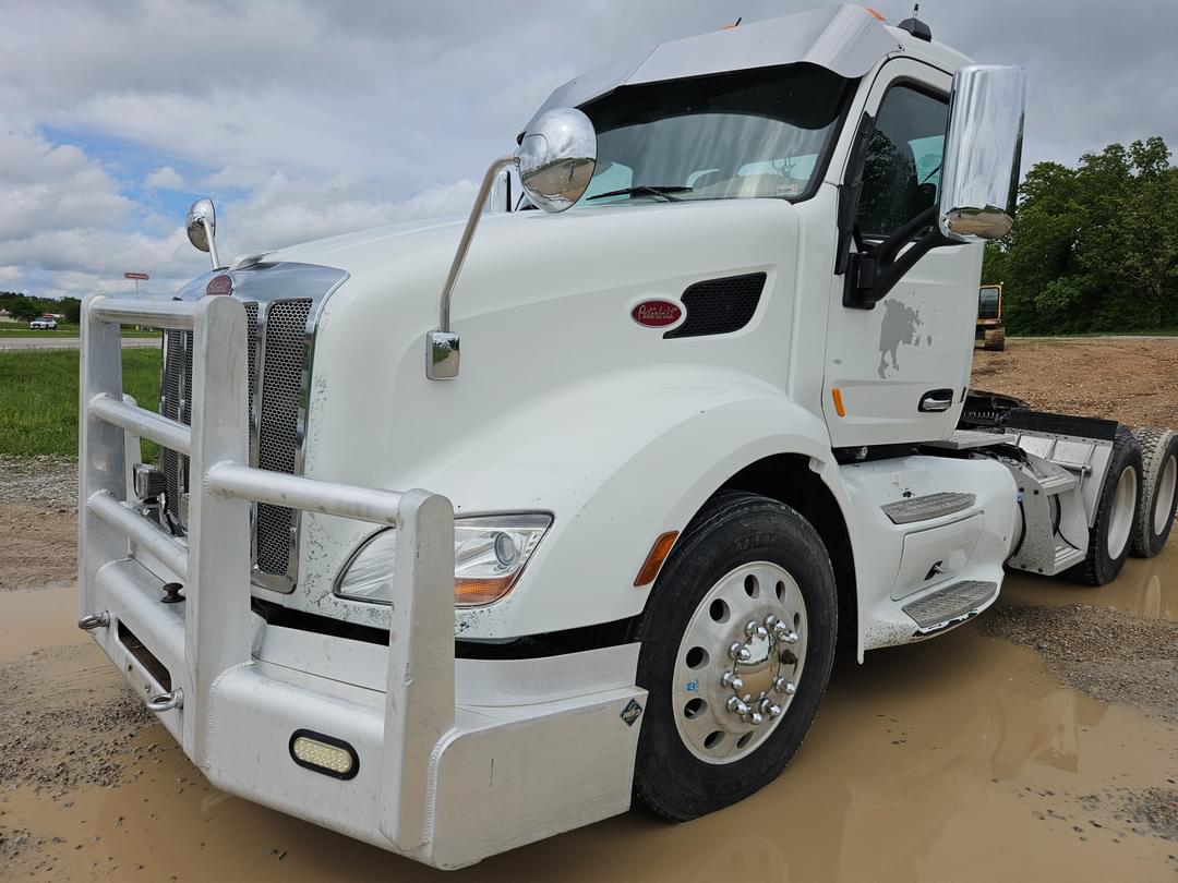 Image of Peterbilt 579 Primary image