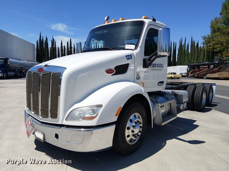 2014 Peterbilt 579 Equipment Image0