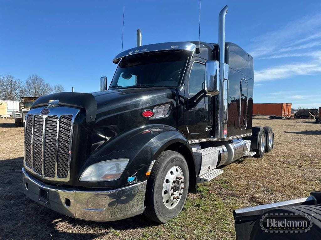2014 Peterbilt 579 Equipment Image0