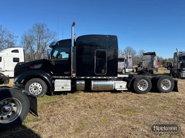 Image of Peterbilt 579 equipment image 1