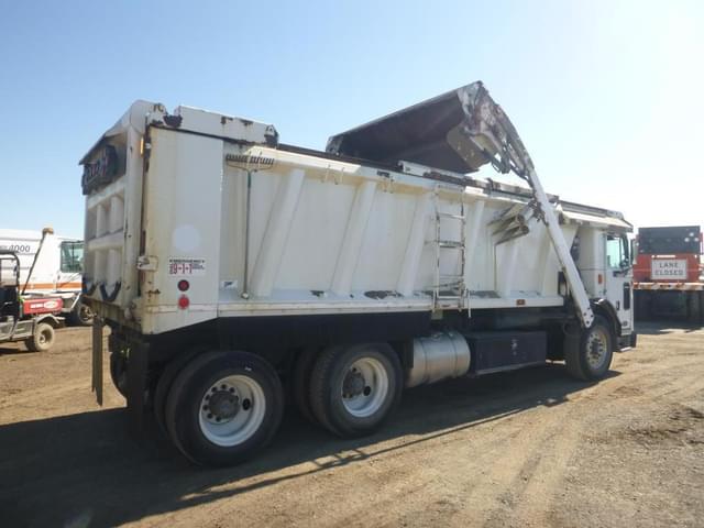 Image of Peterbilt PB320 equipment image 2