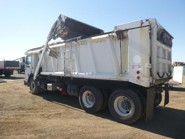 Image of Peterbilt PB320 equipment image 3