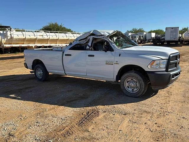 Image of Dodge Ram 2500HD equipment image 2