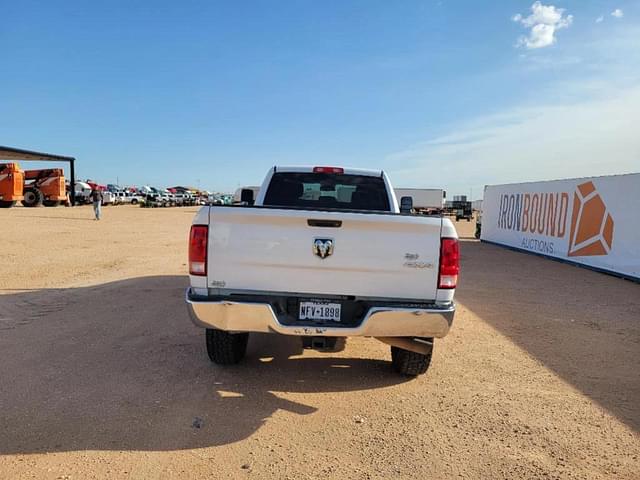 Image of Dodge Ram 2500 equipment image 3