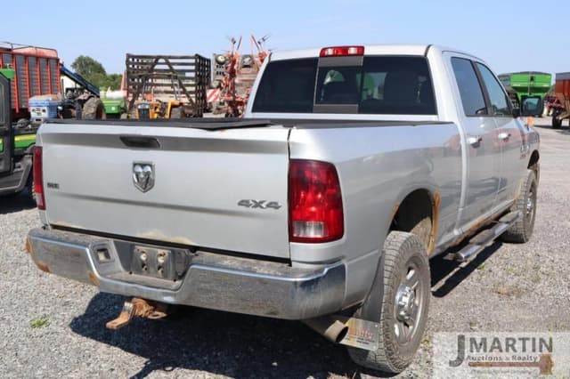 Image of Dodge Ram 2500 equipment image 2