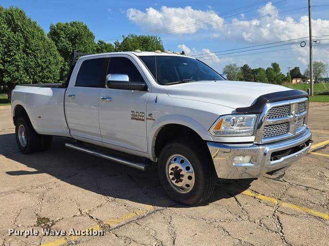 Image of Dodge Ram 3500HD equipment image 2