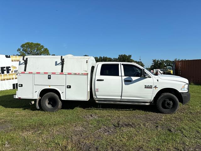 Image of Dodge Ram 3500 equipment image 3