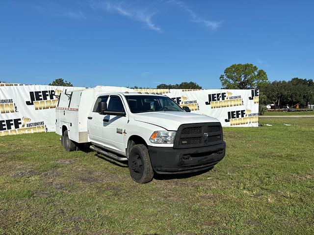 Image of Dodge Ram 3500 equipment image 2