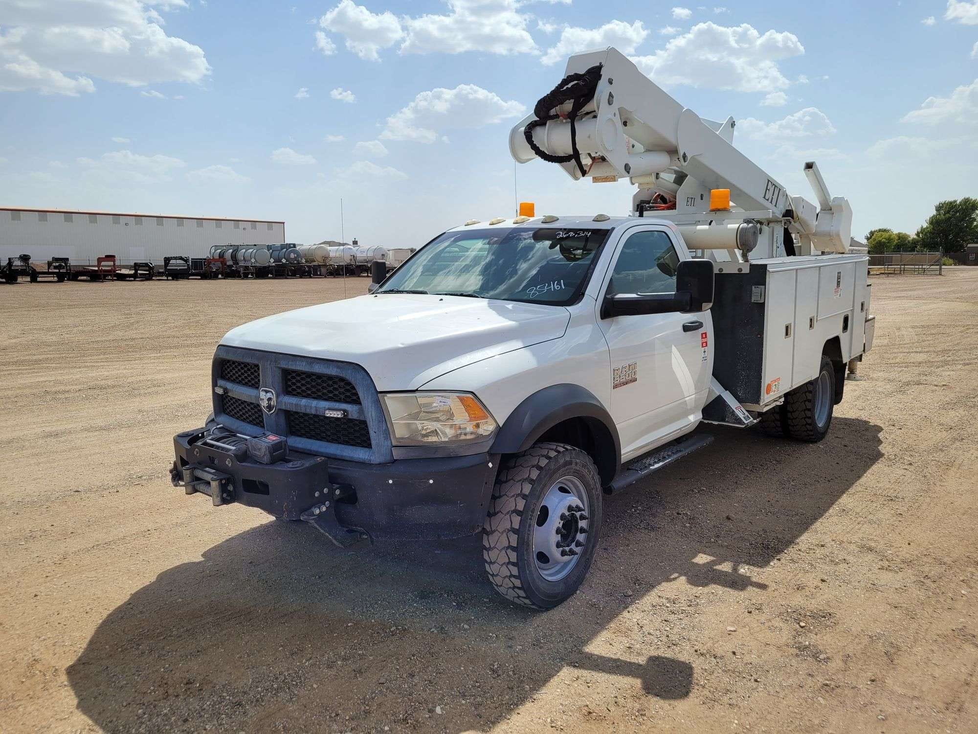 2014 Dodge Ram 5500 Equipment Image0