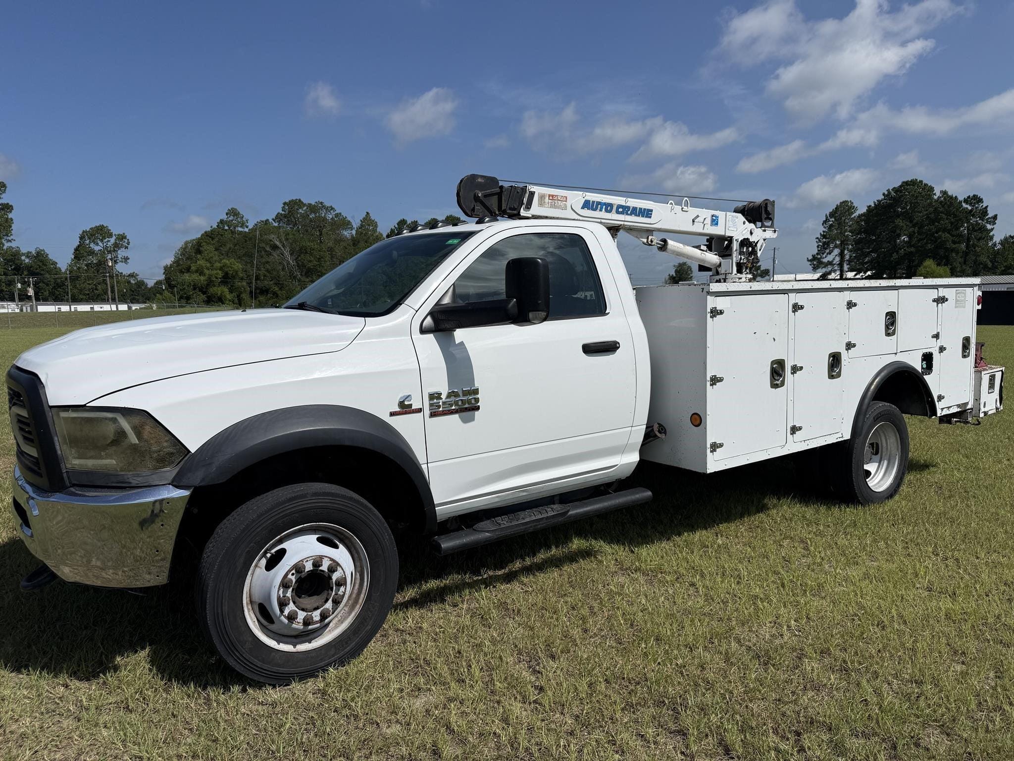 2014 Dodge Ram 5500 Equipment Image0