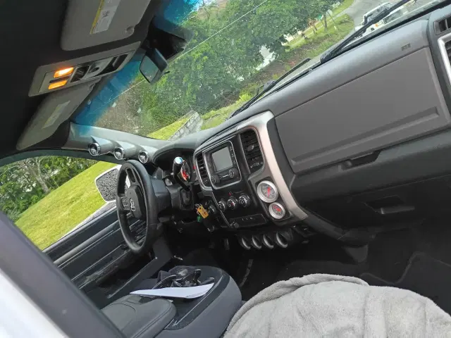 Image of Dodge Ram 2500 equipment image 4