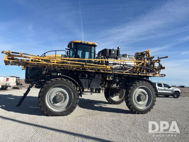 Image of RoGator RG1100 equipment image 2