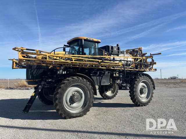Image of RoGator RG1100 equipment image 1