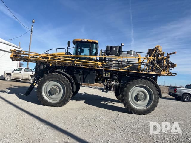 Image of RoGator RG1100 equipment image 3