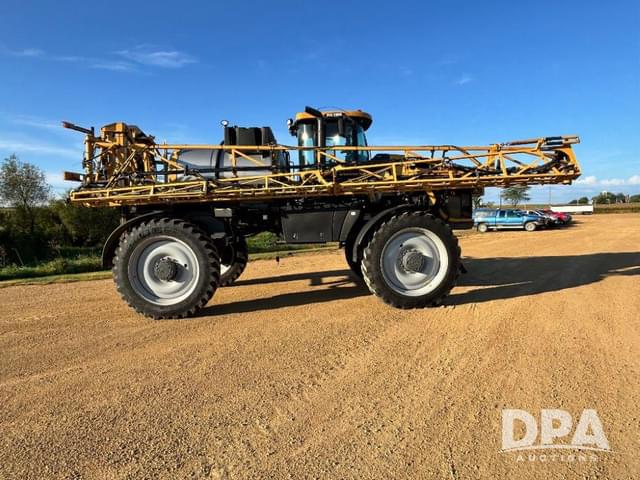Image of RoGator RG1100 equipment image 2