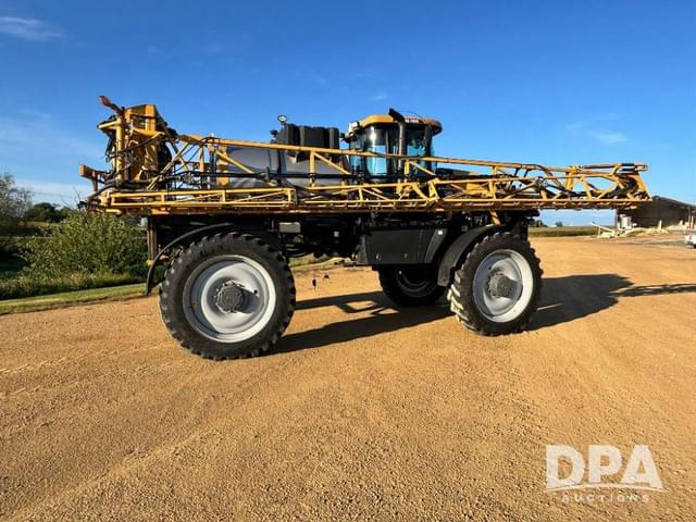 Image of RoGator RG1100 equipment image 3