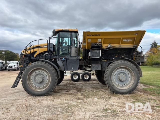 Image of RoGator RG1300 equipment image 3