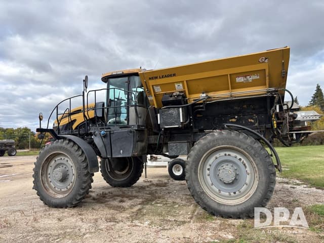 Image of RoGator RG1300 equipment image 4