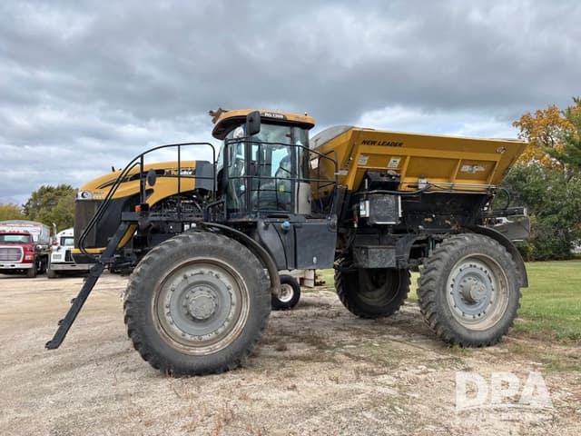 Image of RoGator RG1300 equipment image 2