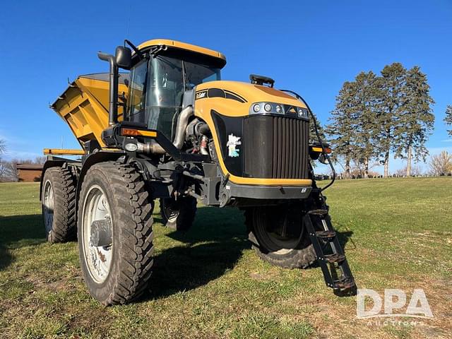 Image of RoGator RG900 equipment image 2