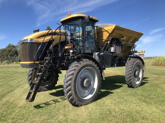 2014 RoGator RG1100 Equipment Image0