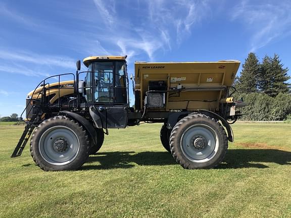 Image of RoGator RG1100 equipment image 1