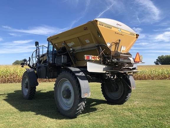 Image of RoGator RG1100 equipment image 2