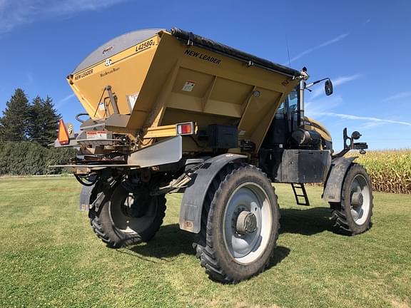 Image of RoGator RG1100 equipment image 4