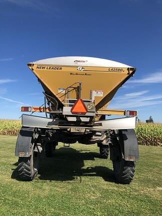 Image of RoGator RG1100 equipment image 3