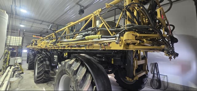 Image of RoGator RG1100 equipment image 1