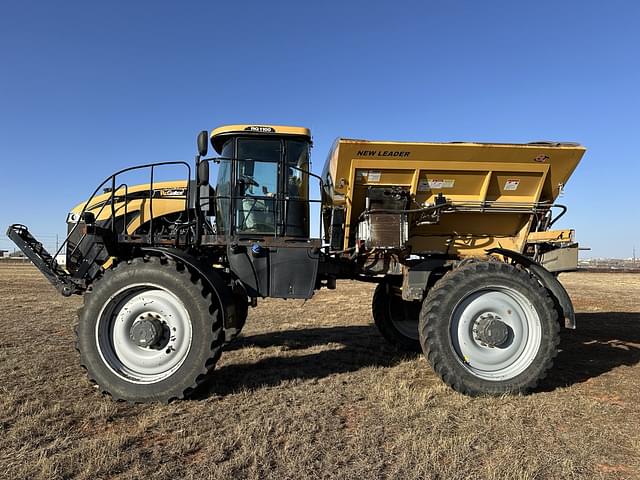 Image of RoGator RG1100 equipment image 1