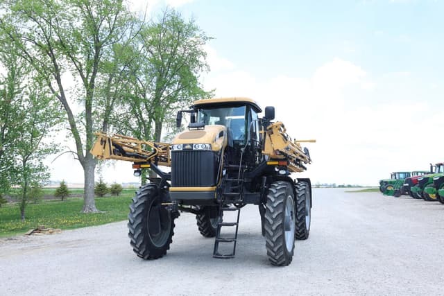 Image of RoGator RG1100 equipment image 2