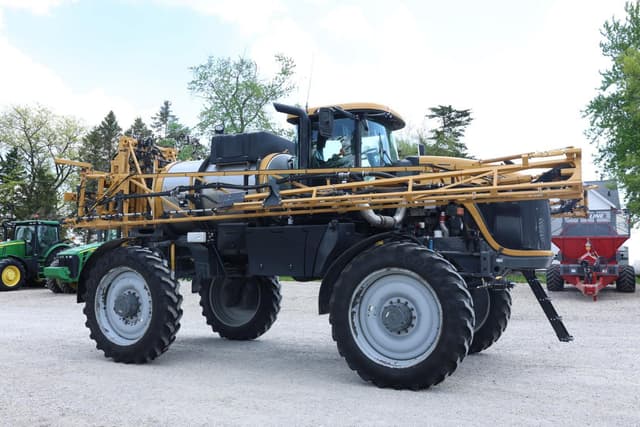 Image of RoGator RG1100 equipment image 3